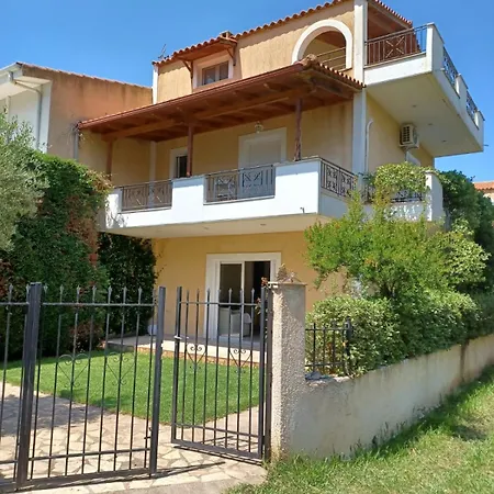 Olive, Just 50meters From The Beach Semesterbostad Diakopto