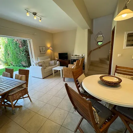 Olive, Just 50meters From The Beach * Diakopto