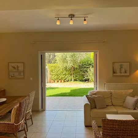 Semesterbostad Olive, Just 50meters From The Beach *