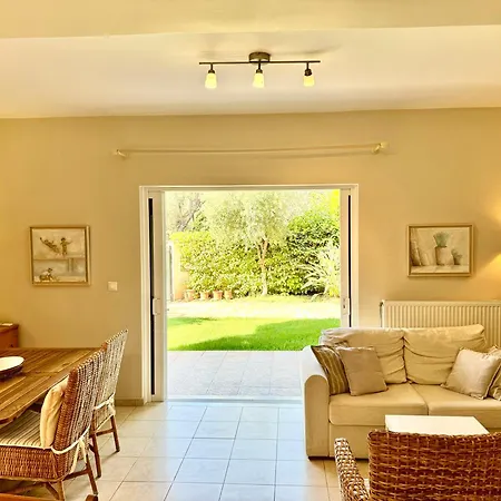 Olive, Just 50meters From The Beach Semesterbostad *